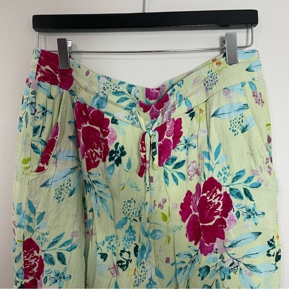 [Torrid] Women's Yellow Floral Print Elastic Waist Rayon Shorts - Picture 3 of 8